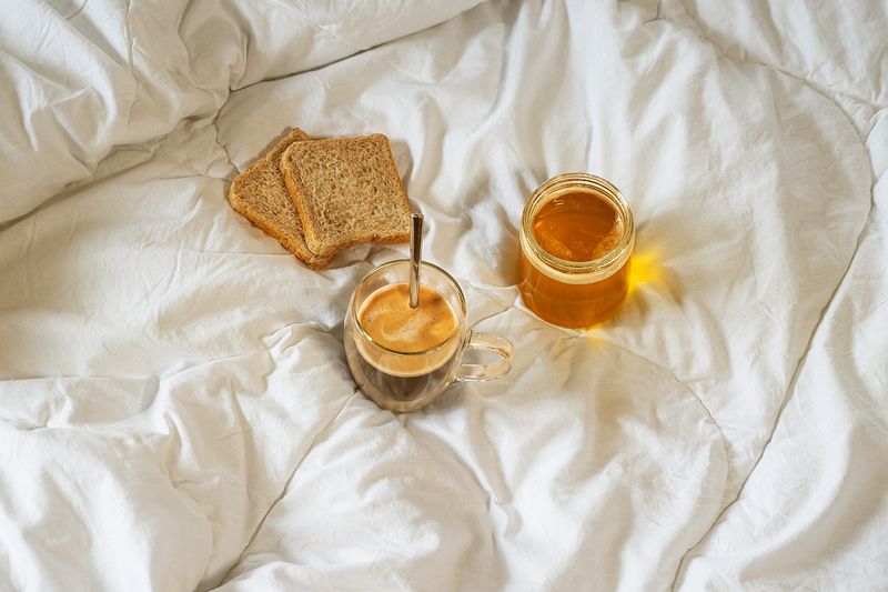 蜂蜜シナモンをパンに塗って食べると、あなたの健康にこんな効果がある！